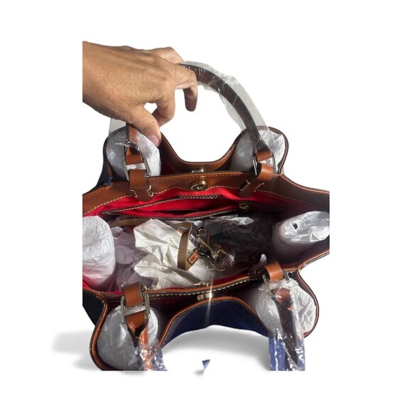 Dooney & Bourke NWT Barlow shoulder bag - Large NWT with original dust bag. - Picture 2 of 7